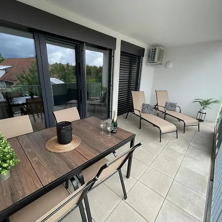 Apartmán New Quiet With A Large Terrace And Private Parking