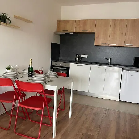 New Quiet With A Large Terrace And Private Parking *