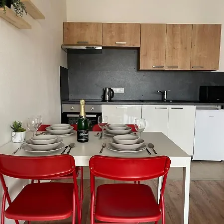 New Quiet With A Large Terrace And Private Parking Slapanice