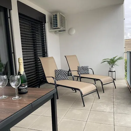 Apartmán New Quiet With A Large Terrace And Private Parking Slapanice